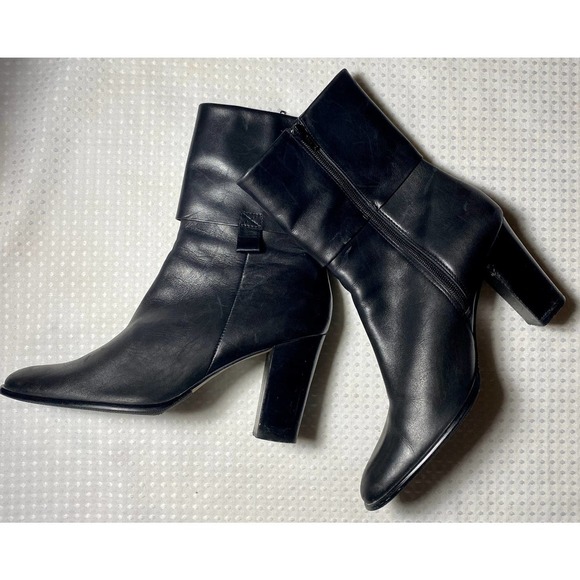 Tahari Boot SZ 9M Jessica Heel Black soft Leather 3 1/2in - Picture 7 of 8